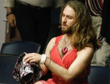 Και το «Jason-Αντιγόνη Dane» στην Βουλή για την αναδοχή από ομόφυλα ζευγάρια! (φωτό)